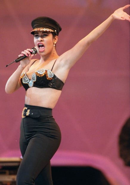 Estas eran las medidas de Selena Quintanilla, la “reina de las curvas”