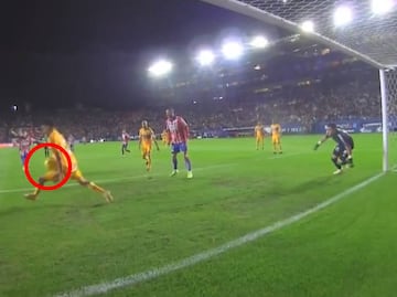 ¿Ayudaron a Tigres? VAR no marcó mano de Diego Reyes que evitó el segundo gol del Atlético San Luis