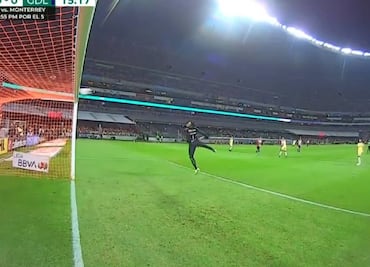 ¡Se salvó el América! Piojo Alvarado sacó un riflazo que pegó en el poste