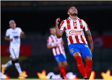 Pumas se hace respetar en Ciudad Universitaria ante las Chivas