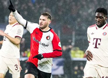 Santiago Giménez sorprendió al Bayern Múnich marcándoles un doblete en Champions League