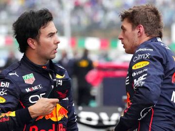 Checo Pérez cree que sería un "golpe duro" para Red Bull si dejan irse a Max Verstappen a otra escudería