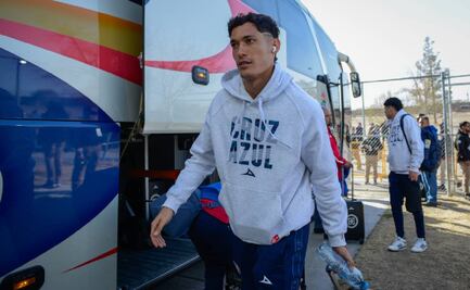 Afición de Chivas se burló de Chiquete Orozco luego de que se quedó sin entrenador en Cruz Azul