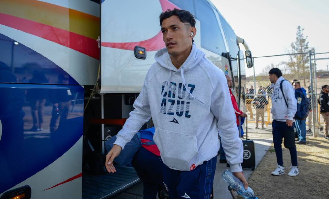 La afición de Chivas sigue dolida luego de que Chiquete Orozco decidió irse a Cruz Azul: Imago7