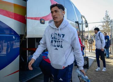 Afición de Chivas se burló de Chiquete Orozco luego de que se quedó sin entrenador en Cruz Azul