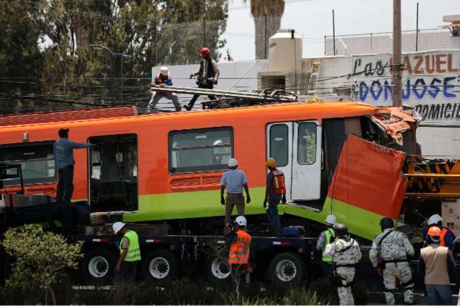 Él es Miguel, quien dormía bajo el metro de la Línea 12 que colapsó