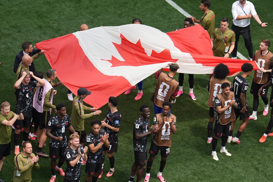 Selección de Canadá festeja su pase a los Octavos de Final del Mundial de 2026 - Foto: AP