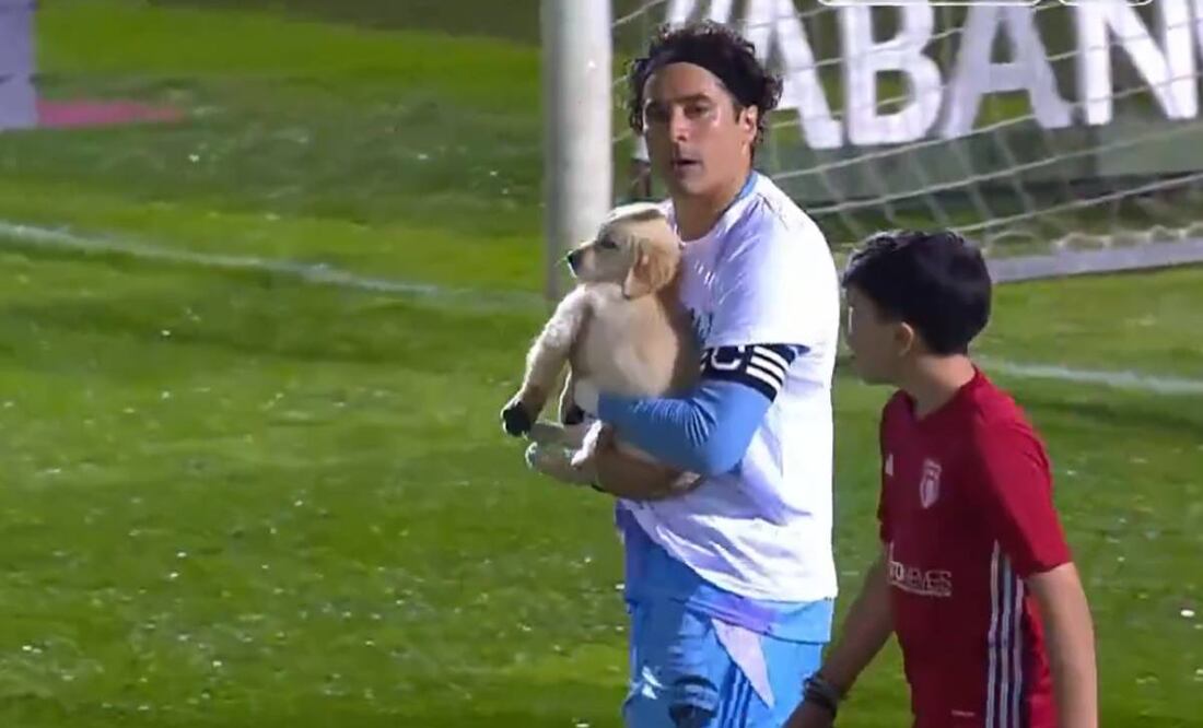 El portero mexicano tuvo una destacada actuación con su equipo. Foto: Especial.