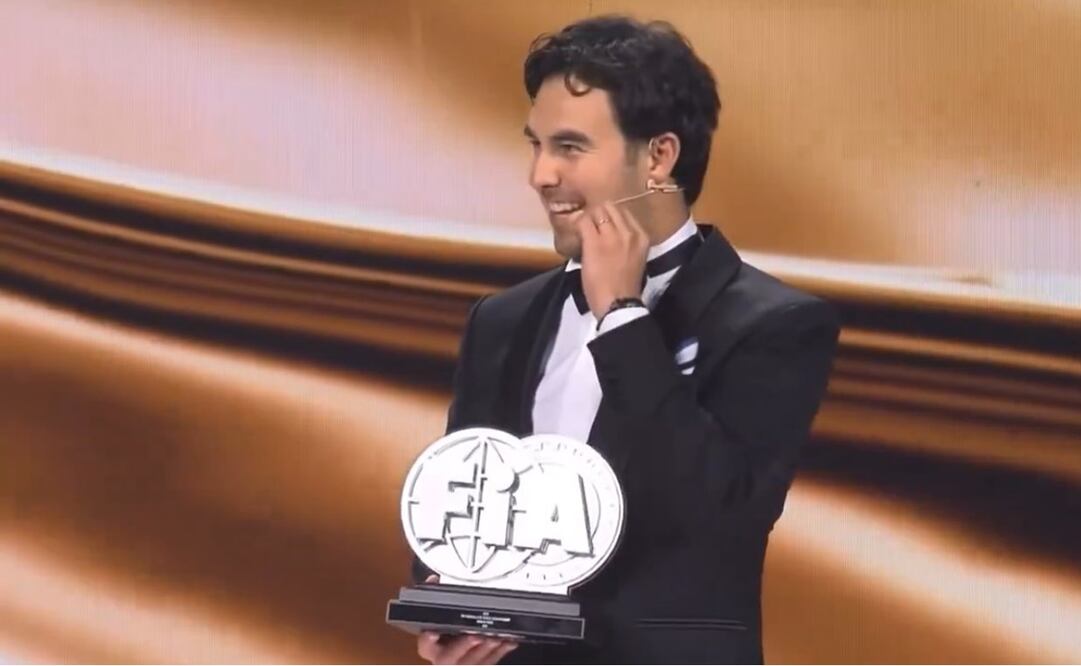 Checo Pérez durante la Gala de la FIA 2023 - Foto: Especial