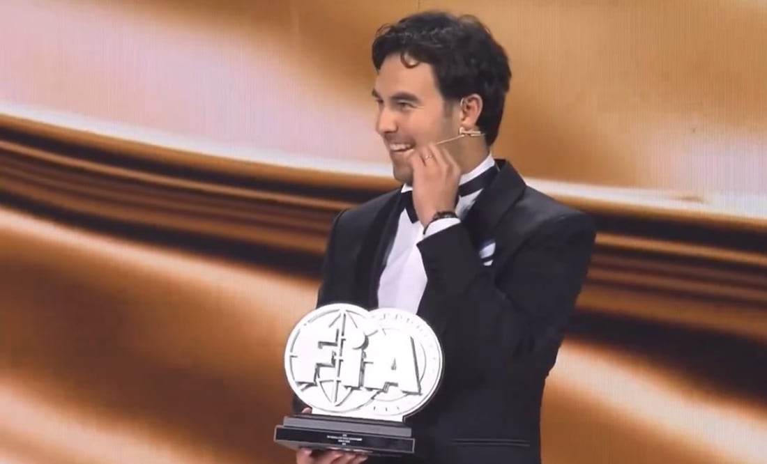 Checo Pérez durante la Gala de la FIA 2023 - Foto: Especial
