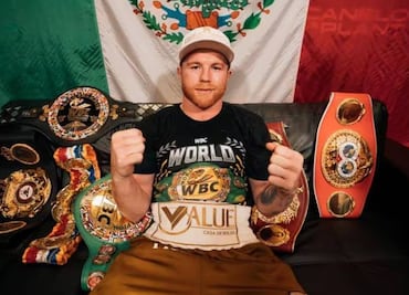 Papá de David Benavidez volvió a tundir al Canelo Álvarez: 'Tiene secuestrados los cinturones'