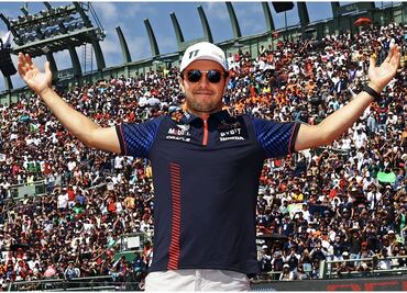 Checo Pérez hace explotar el Foro Sol: "El objetivo para hoy es el podio"