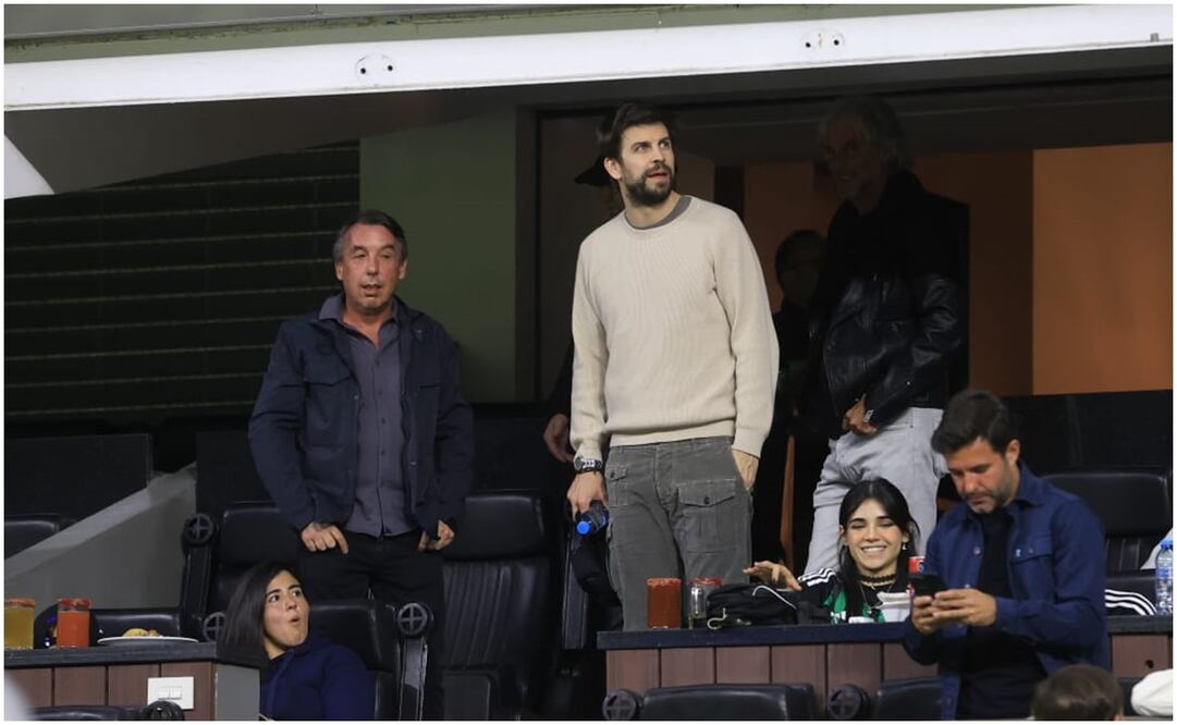 Gerard Piqué en el Estadio Azteca junto a Emilio Azcárraga - Foto: Gabriel Pano (EL UNIVERSAL)