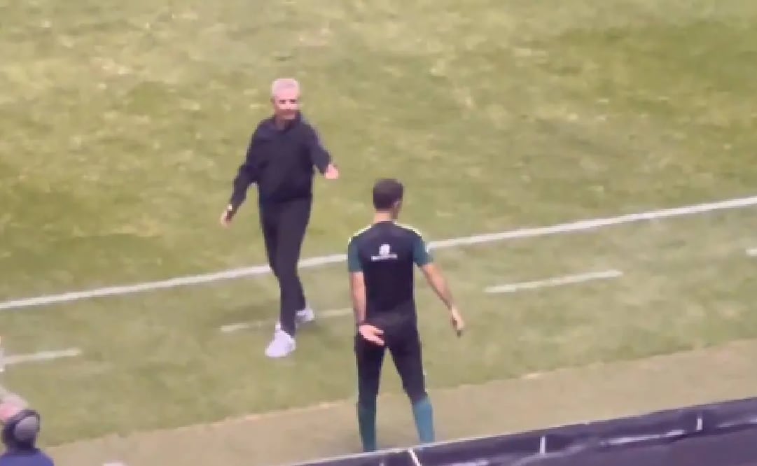 Javier Aguirre regaña a Rafa Márquez Foto: Capturas