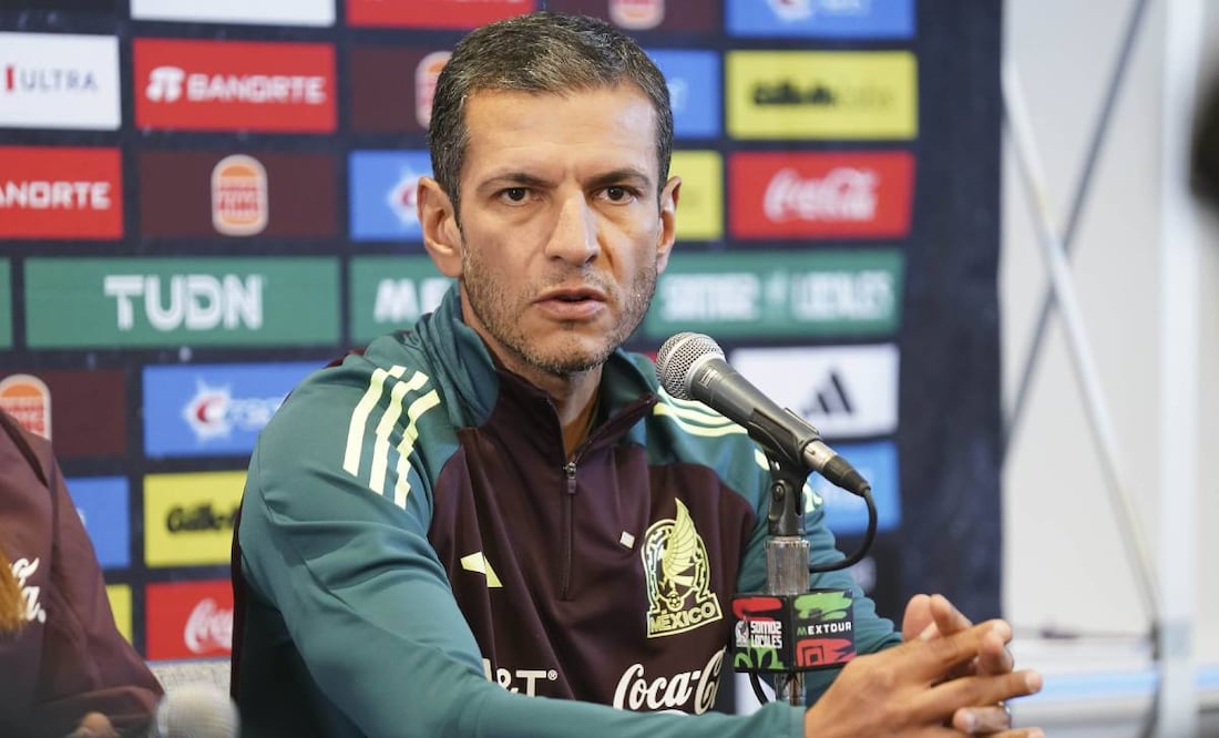 Lozano asegura que habrá sorpresas en el juego contra los charrúas. Foto: Imago7
