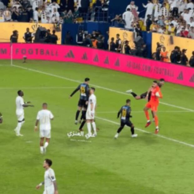 Un jugador del Al Taawon le festejó en la cara a Cristiano Ronaldo cunado falló el penalti con el Al Nassr. Foto: Especial