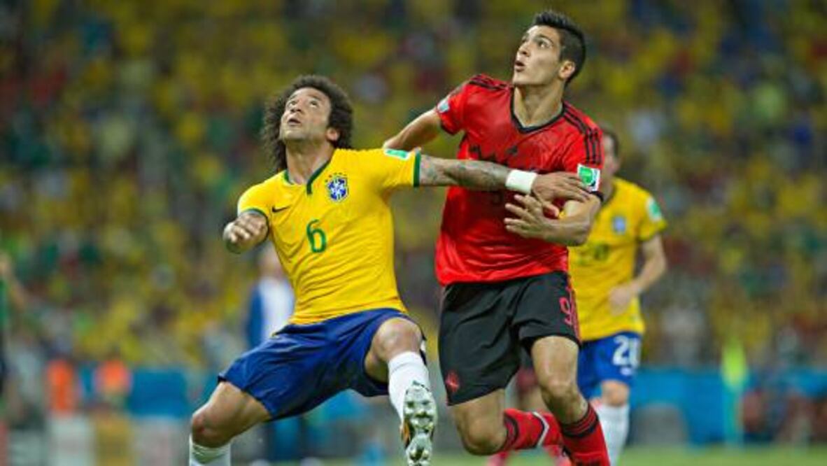 Raúl Jiménez tuvo su primera experiencia en un Mundial en Brasil 2014. Foto: Imago7