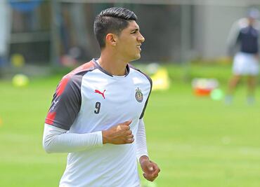 Chivas y Alan Pulido finalmente llegaron a un acuerdo: el delantero mexicano regresa a Guadalajara