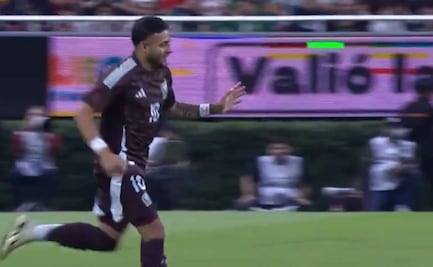 Alexis Vega es abucheado por la afición mexicana en el estadio Akron