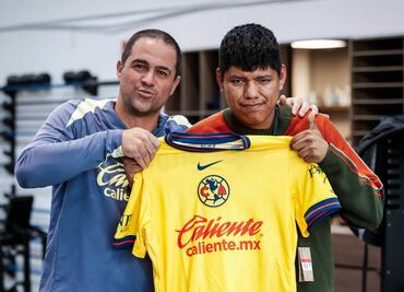 América encuentra al Bebote, aficionado del equipo; premiándolo con un gran detalle