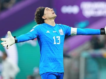 Guillermo Ochoa entraría al club de los porteros más viejos en jugar un Mundial