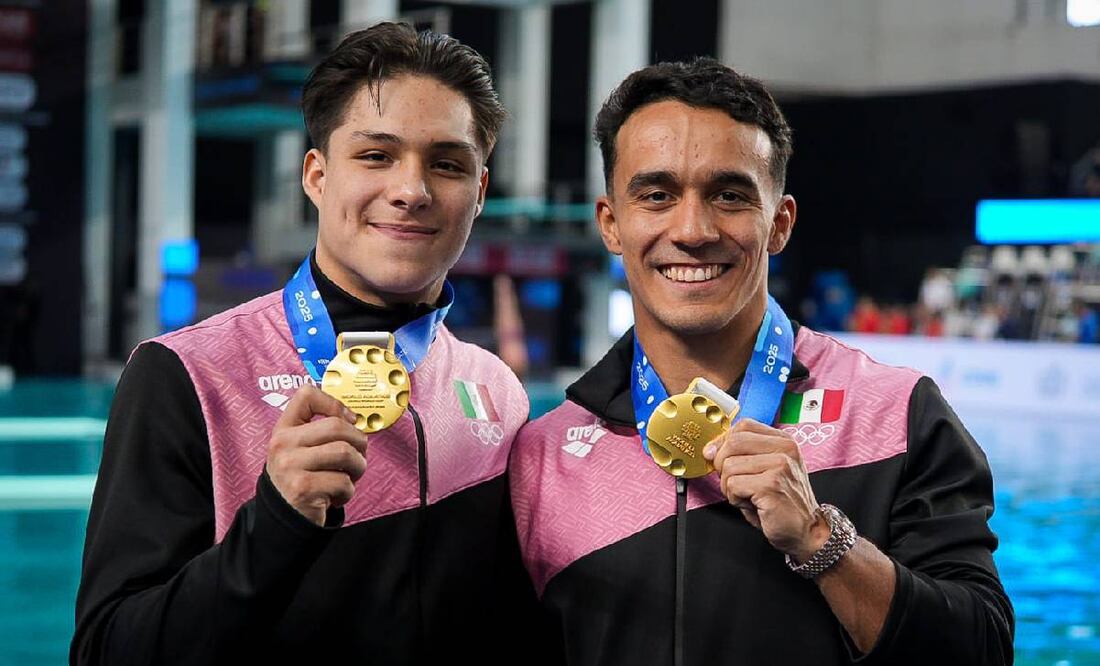 Osmar Olvera y Juan Manuel Celaya presumen sus medallas de oro. FOTO: Cortesía CONADE