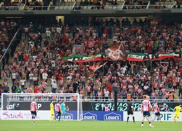 Estadio Akron queda vetado; tras el "botellazo" que se vivió al final del Clásico Nacional