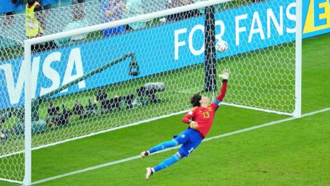 Guillermo Ochoa, pese a su estirada, no pudo evitar el golazo de Argentina que significó el 2-0 contra México. Foto: Imago7