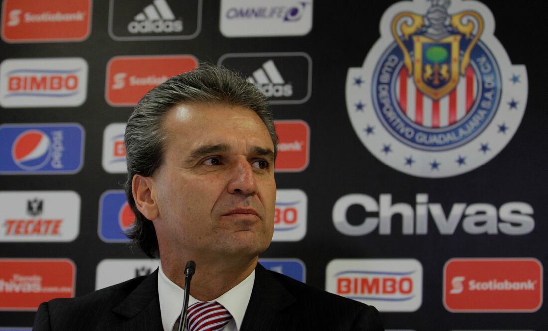 Néstor de la Torre comparó a las Chivas con la Selección Mexicana / Foto: Imago7