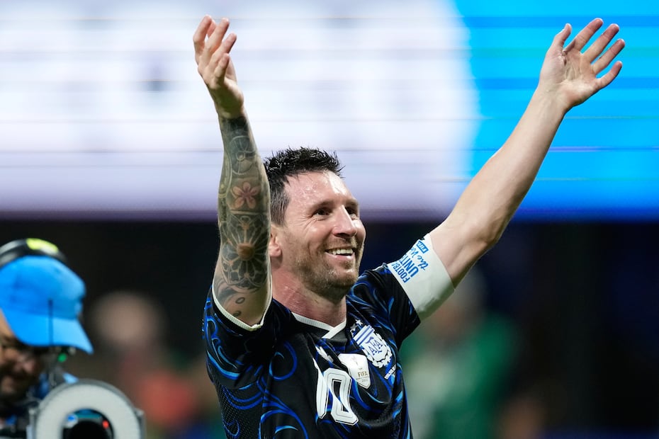 Lionel Messi en festejo, tras avanzar con la selección de Argentina a la final del Mundial de 2026 - Foto: AP