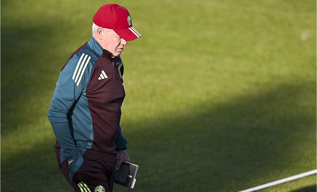 Javier Aguirre en la última práctica de México, antes de medirse a Canadá. FOTO: IMAGO7