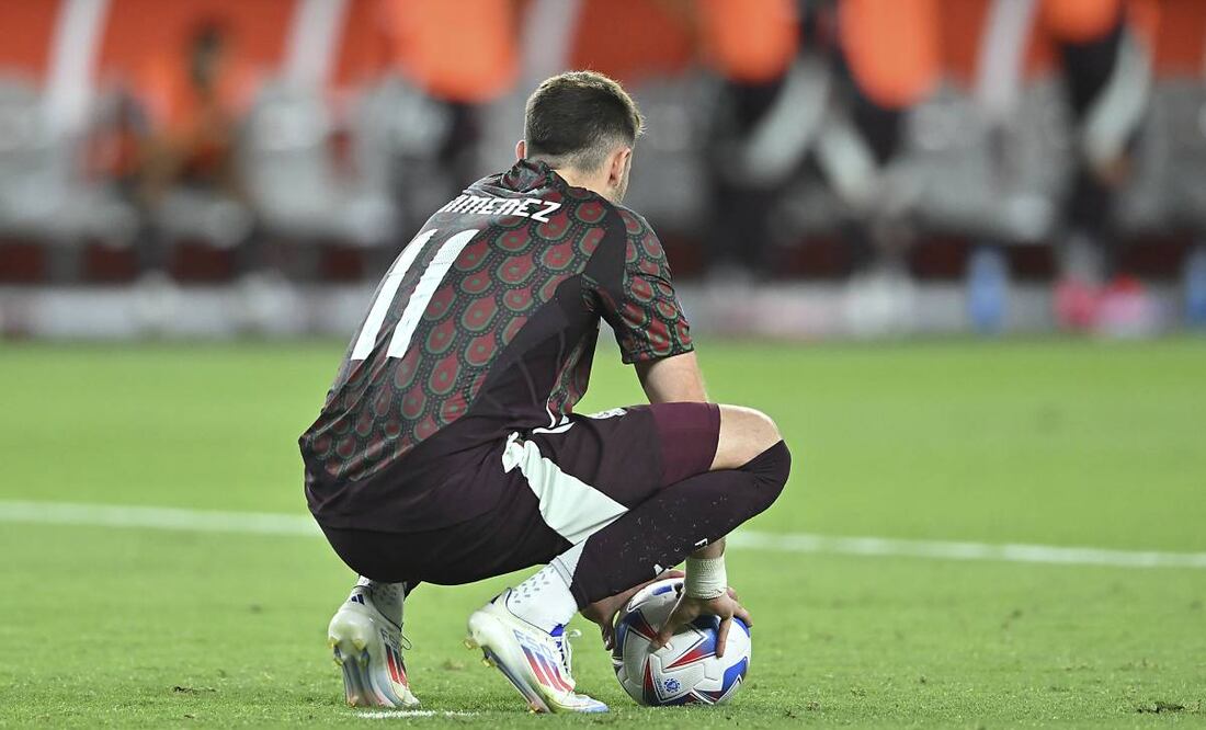 Un nuevo entrenador y un castigo ejemplar a los jugadores, piden algunos comentaristas. Foto: Imago7.