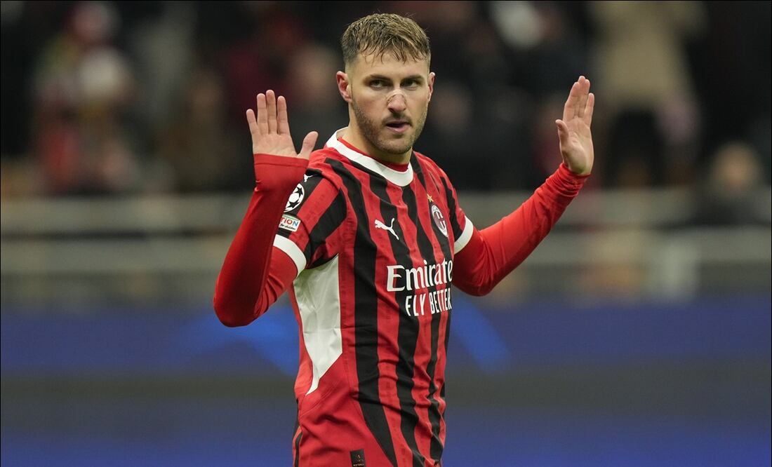 Santiago Giménez y el Milan quedaron eliminado de la Champions League a manos del Feyenoord / FOTO: AP