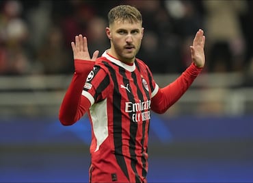 Santiago Giménez queda fuera del Milán para la pretemporada en Australia y Asia