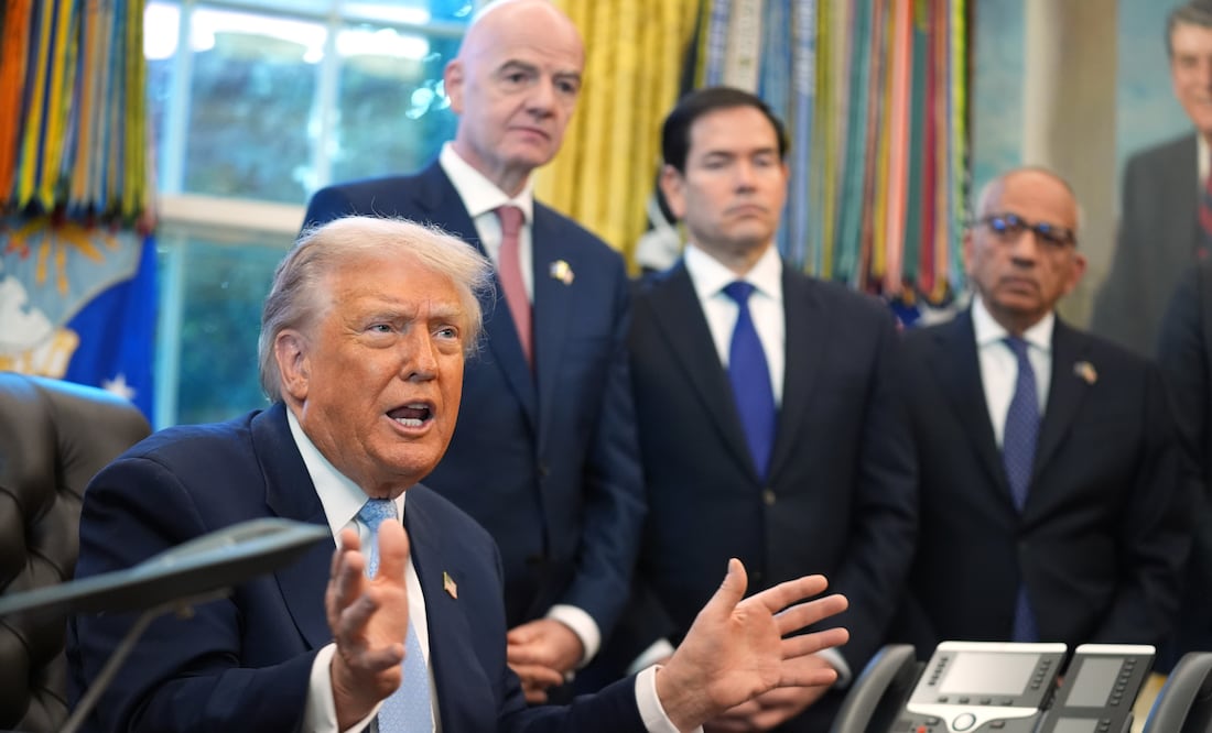 Donald Trump y Gianni Infantino anuncian facilidades para sacar la visa americana a quienes tengan boletos del Mundial / Foto: AP