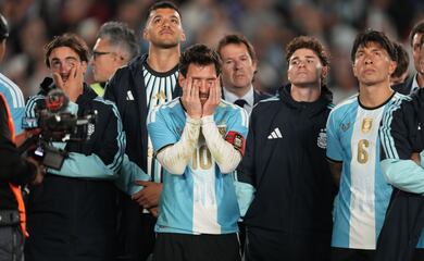 Lionel Messi se despide entre lágrimas y abucheos en su último partido con Argentina. 