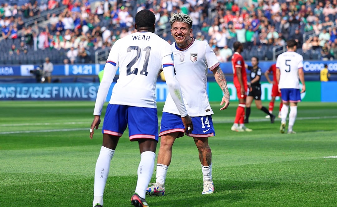 El mexicoamericano Diego Luna con la selección estadounidense de futbol | FOTO: Imago7