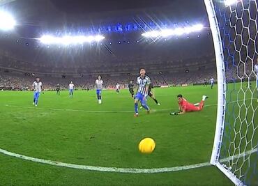 Cade Cowell provocó el autogol de Héctor Moreno que tiene con ventaja a Chivas sobre Monterrey