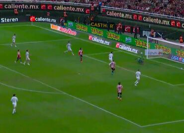 Cade Cowell aprovechó un gran pase de Yael Padilla para empatar el Chivas vs Necaxa