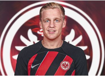 Donny van de Beek deja al Manchester United y llega cedido al Eintracht Frankfurt