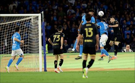 Johan Vásquez marca gol con el Genoa y frena al Nápoles en su carrera por el Scudetto
