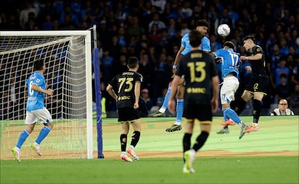 Johan Vásquez marca gol con el Genoa y frena al Nápoles en su carrera por el Scudetto