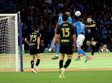 Johan Vásquez marca gol con el Genoa y frena al Nápoles en su carrera por el Scudetto