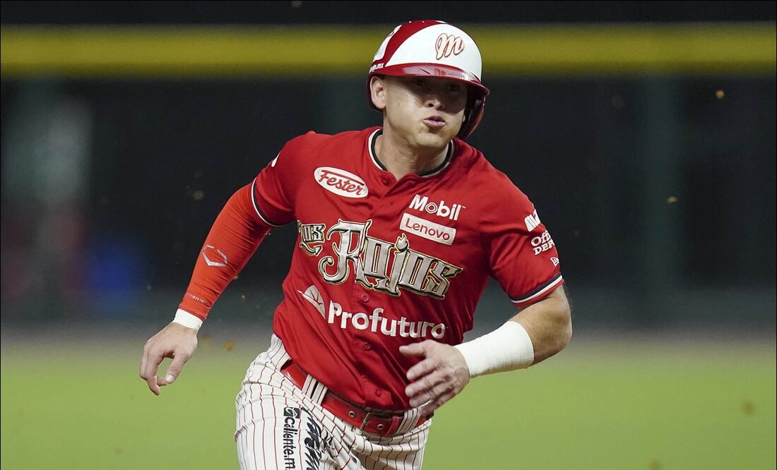 'Chuyito' Fabela corre las bases durante un juego con los Diablos Rojos del México. FOTO: Imago7