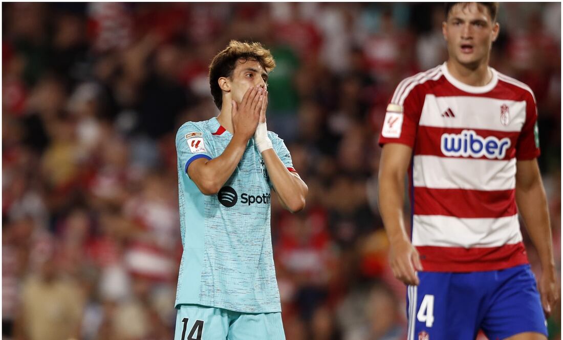 Joao Félix se lamenta durante el partido del Barcelona - AP
