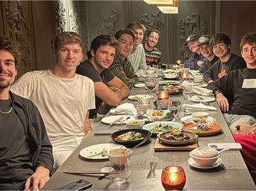 Pilotos de la F1 presumen cena sin Checo Pérez y Max Verstappen