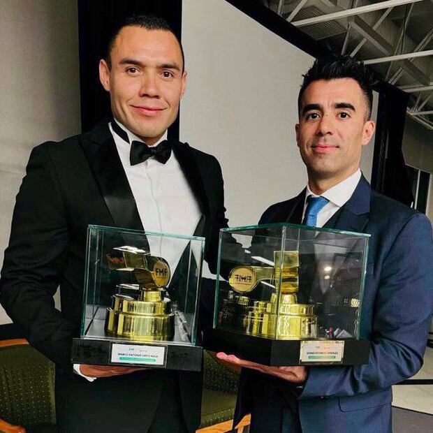Marco Ortiz y Adonai Escobedo, árbitros en los dos títulos del América, fueron reconocido. Foto: Especial