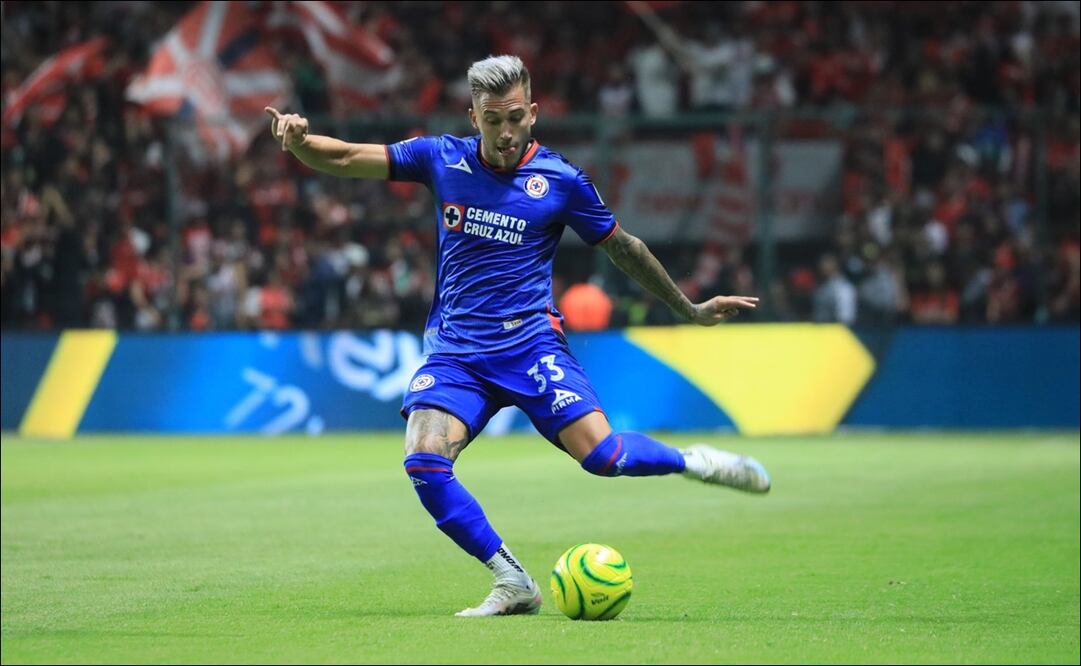Gonzalo Piovi saca un disparo en el duelo ante Toluca. FOTO: @CruzAzul
