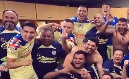 ¿Se la dedicó a Pumas? Cabecita Rodríguez hizo seña obscena en los festejos del América en el vestidor