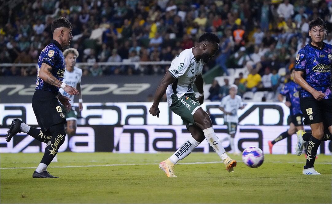Steven Mendoza abre el marcador a favor de León en la primera mitad del partido. FOTO: Imago7
